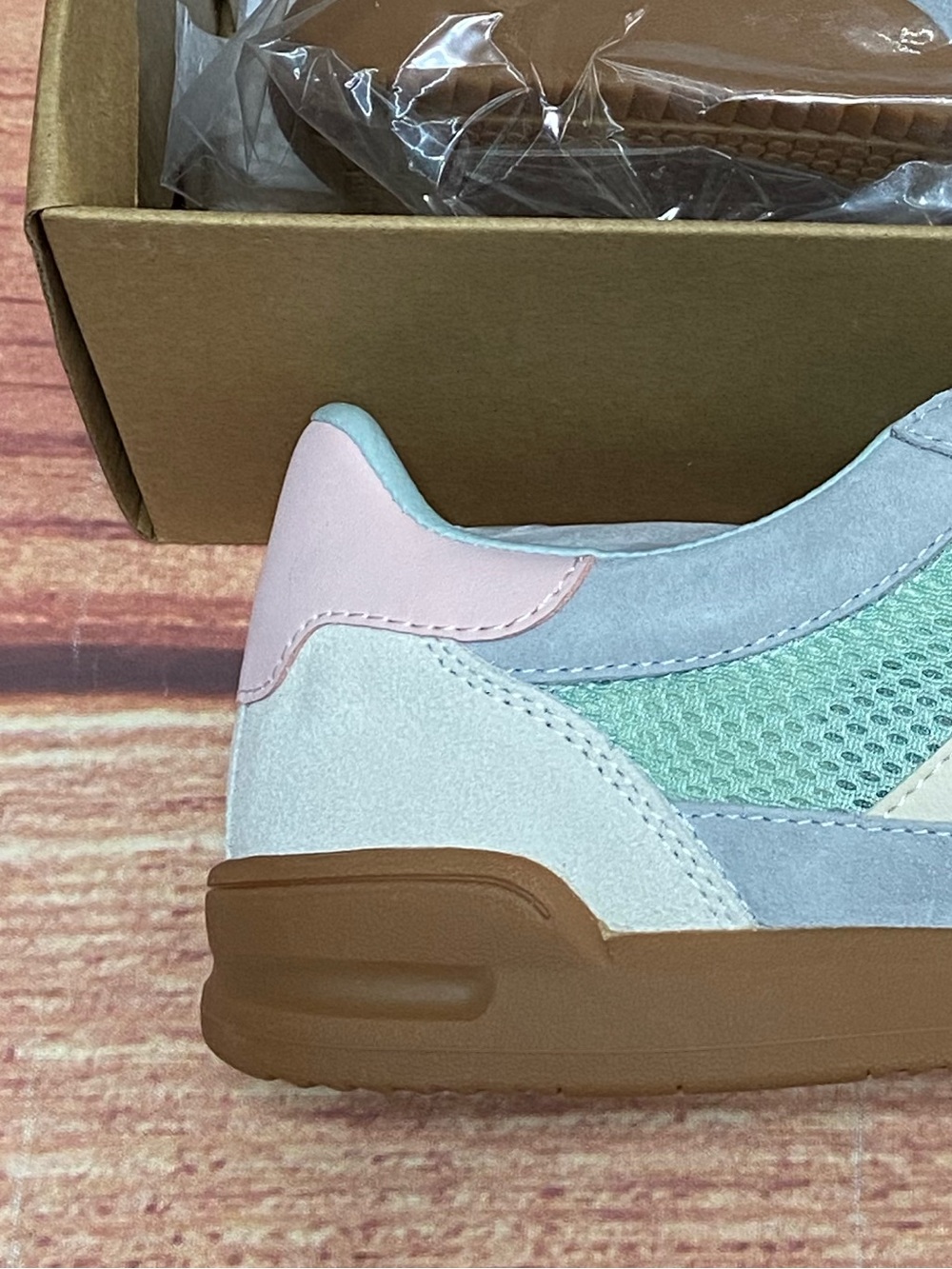 FLAW- Steve Madden Verdict Mesh Sneaker Turquoise Multi Sneaker Womens 9 NEW NIB - Picture 3 of 16